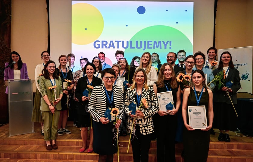Fundacja Uniwersytet Dzieci nagrodziła naukowców