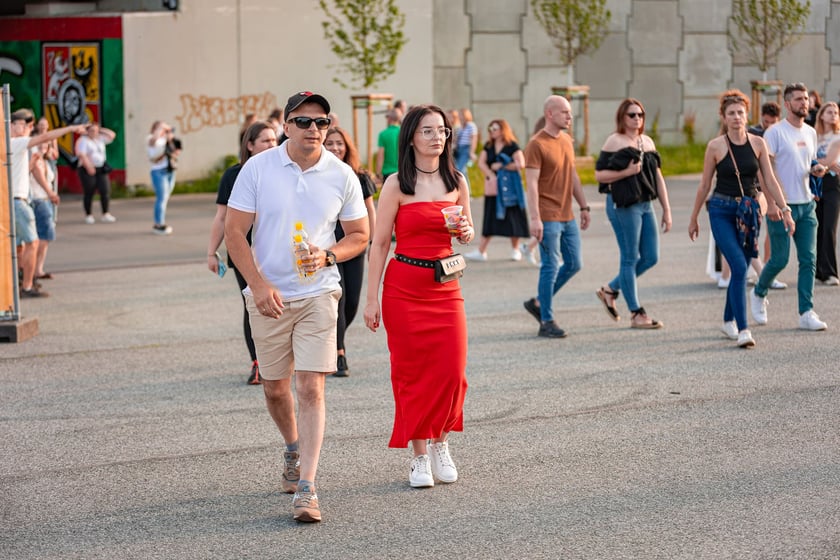 Koncert Dawida Podsiadły na Tarczyński Arena, 08.06.2024. Tłumy fanów ciągną na stadion