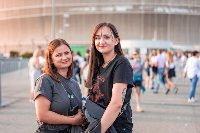 Koncert Dawida Podsiadły na Tarczyński Arena, 08.06.2024. Tłumy fanów ciągną na stadion