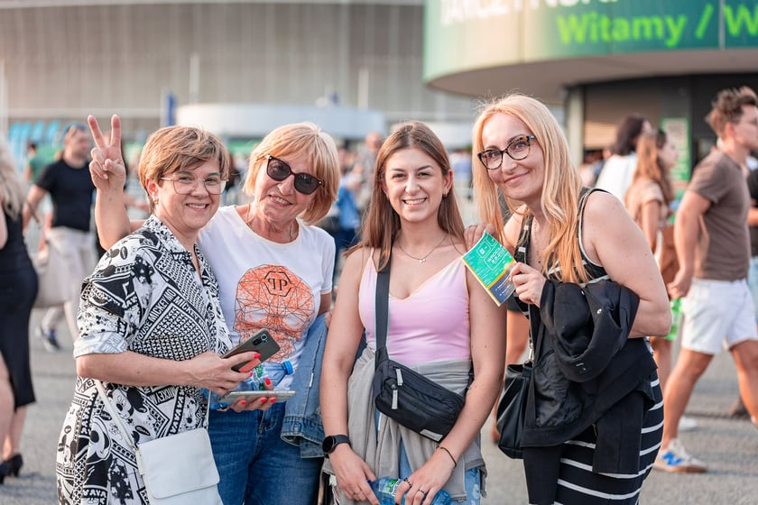 Koncert Dawida Podsiadły na Tarczyński Arena, 08.06.2024. Tłumy fanów ciągną na stadion