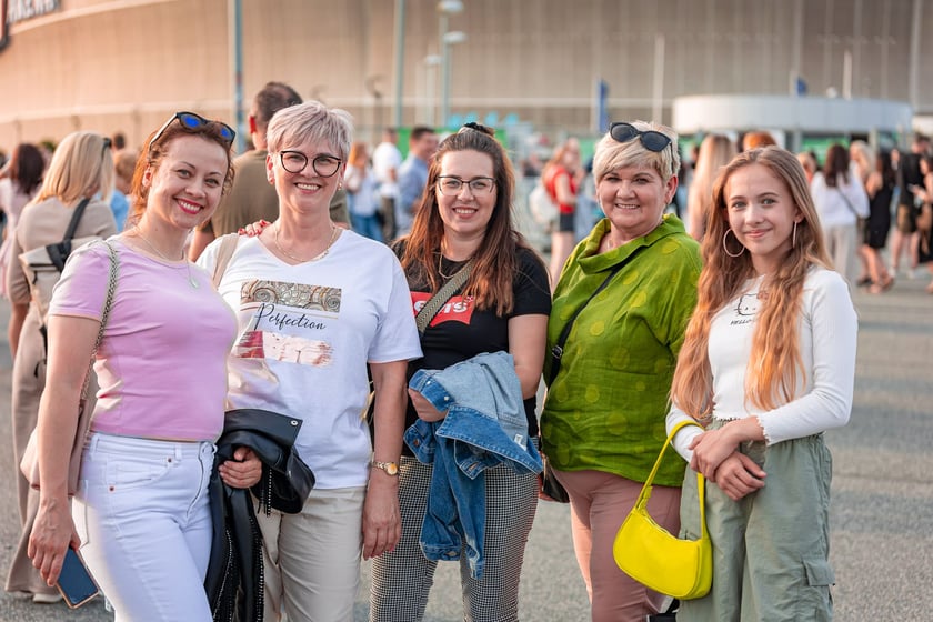 Koncert Dawida Podsiadły na Tarczyński Arena, 08.06.2024. Tłumy fanów ciągną na stadion