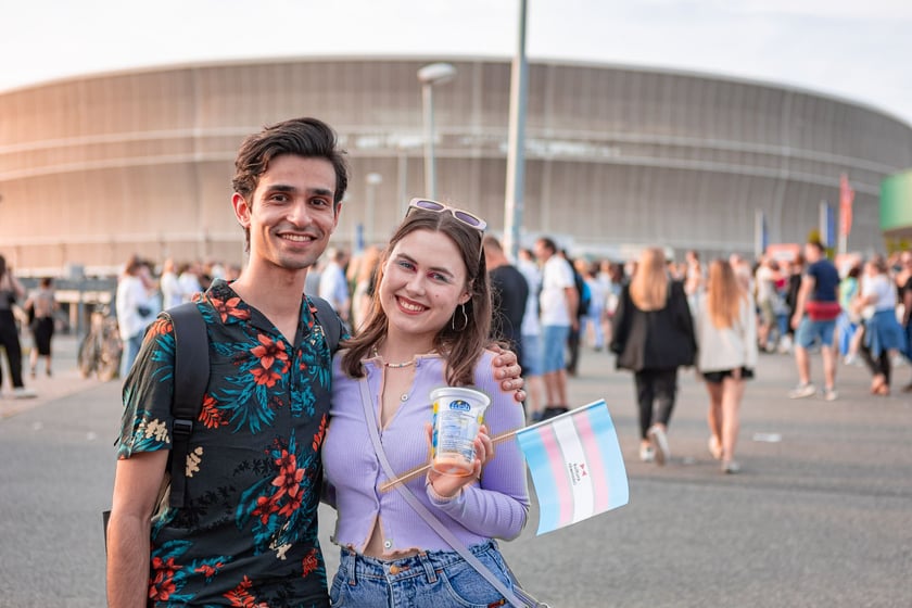 Koncert Dawida Podsiadły na Tarczyński Arena, 08.06.2024. Tłumy fanów ciągną na stadion