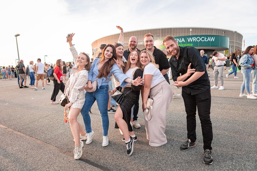 Koncert Dawida Podsiadły na Tarczyński Arena, 08.06.2024. Tłumy fanów ciągną na stadion