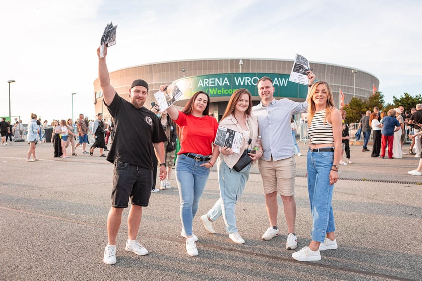 Koncert Dawida Podsiadły na Tarczyński Arena, 08.06.2024. Tłumy fanów ciągną na stadion