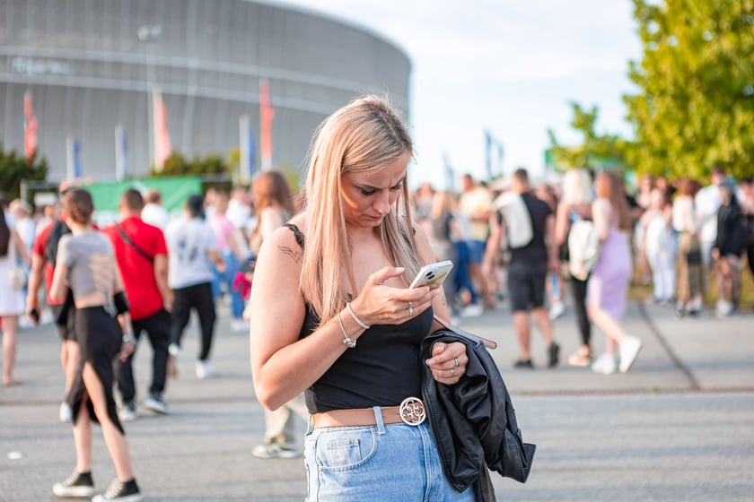 Koncert Dawida Podsiadły na Tarczyński Arena, 08.06.2024. Tłumy fanów ciągną na stadion