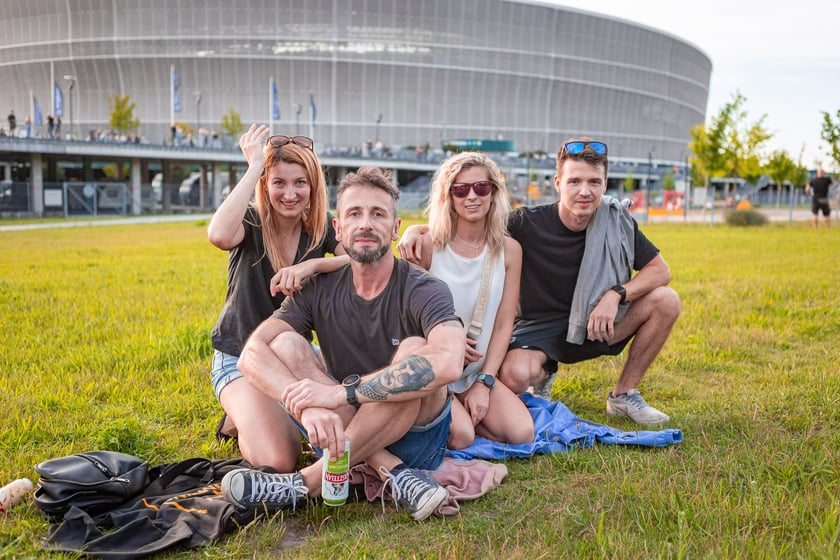 Koncert Dawida Podsiadły na Tarczyński Arena, 08.06.2024. Tłumy fanów ciągną na stadion