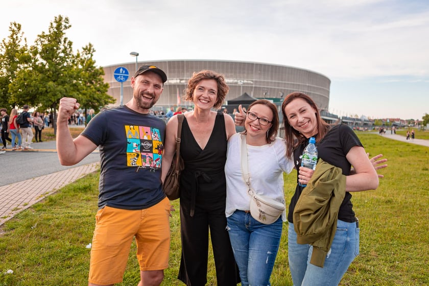 Koncert Dawida Podsiadły na Tarczyński Arena, 08.06.2024. Tłumy fanów ciągną na stadion