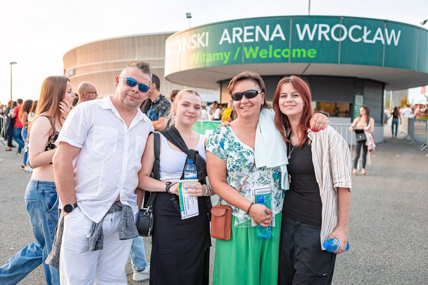 Koncert Dawida Podsiadły na Tarczyński Arena, 08.06.2024. Tłumy fanów ciągną na stadion