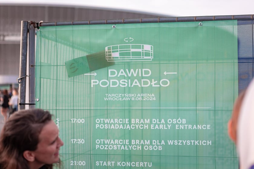 Koncert Dawida Podsiadły na Tarczyński Arena, 08.06.2024. Tłumy fanów ciągną na stadion