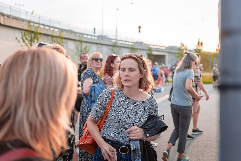 Koncert Dawida Podsiadły na Tarczyński Arena, 08.06.2024. Tłumy fanów ciągną na stadion