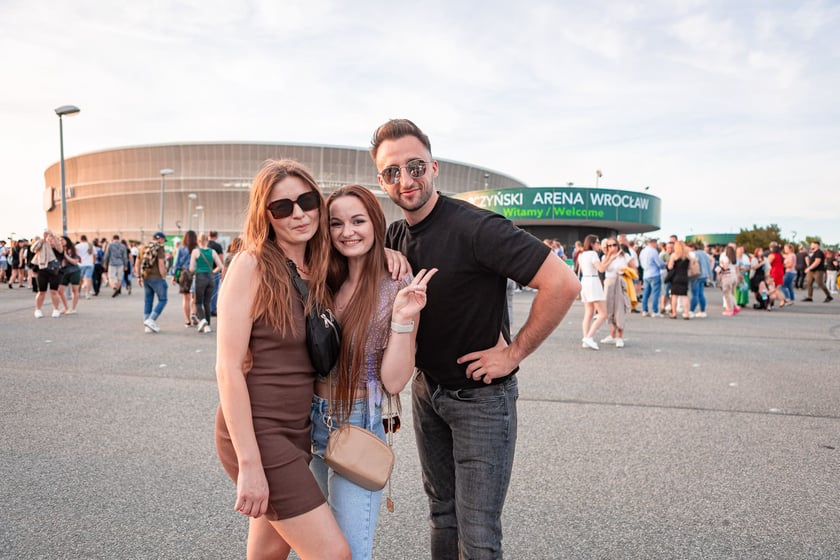 Koncert Dawida Podsiadły na Tarczyński Arena, 08.06.2024. Tłumy fanów ciągną na stadion