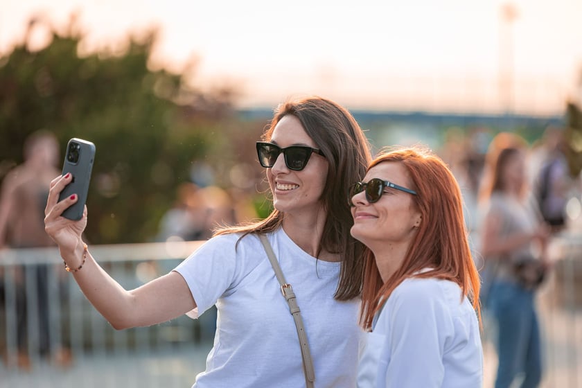 Koncert Dawida Podsiadły na Tarczyński Arena, 08.06.2024. Tłumy fanów ciągną na stadion