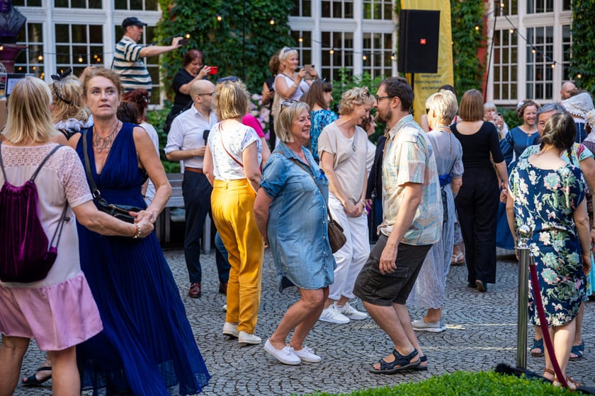 Potańcówka Wrocławska na dziedzińcu Ossolineum. Wrocław, 8 czerwca 2024