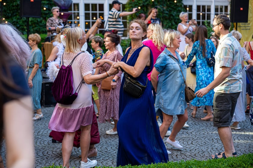 Potańcówka Wrocławska na dziedzińcu Ossolineum. Wrocław, 8 czerwca 2024