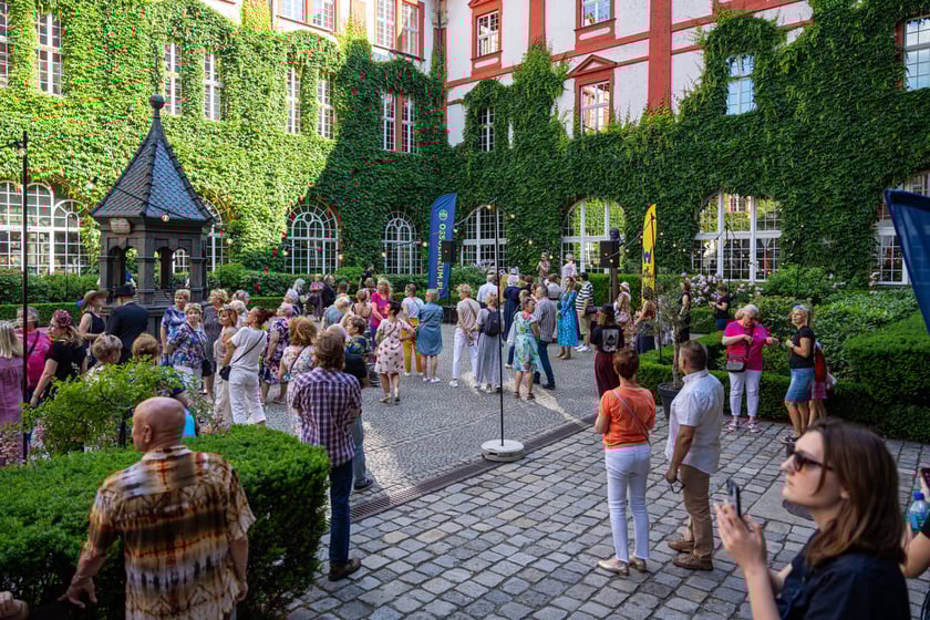 Potańcówka Wrocławska na dziedzińcu Ossolineum. Wrocław, 8 czerwca 2024