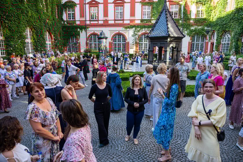 Potańcówka Wrocławska na dziedzińcu Ossolineum. Wrocław, 8 czerwca 2024