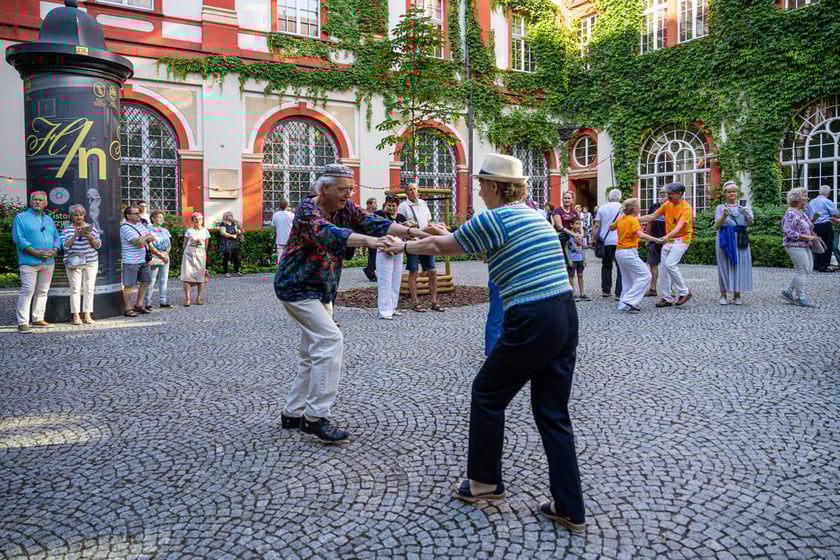 Potańcówka Wrocławska na dziedzińcu Ossolineum. Wrocław, 8 czerwca 2024