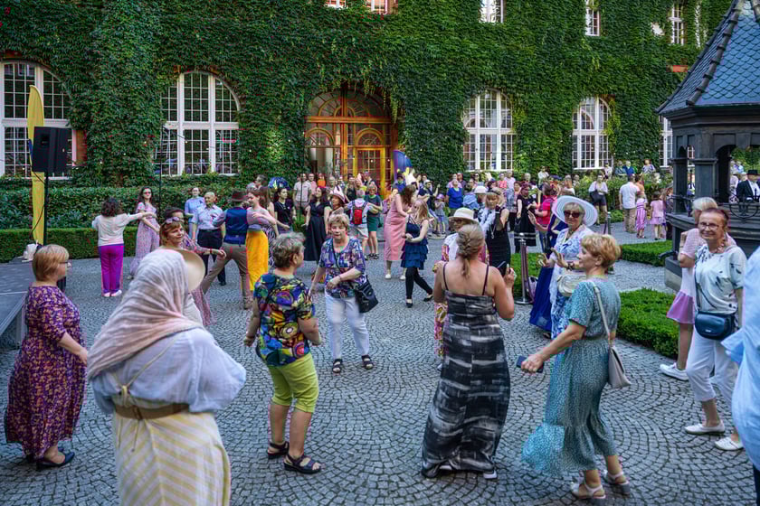 Potańcówka Wrocławska na dziedzińcu Ossolineum. Wrocław, 8 czerwca 2024