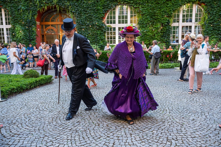 Potańcówka Wrocławska na dziedzińcu Ossolineum. Wrocław, 8 czerwca 2024