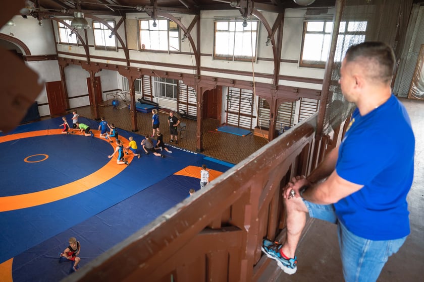 Sportowy klub zapaśniczy Lotnik znajdujący się w hali na Psim Polu przy ul. Bierutowskiej, która została właśnie zabytkiem