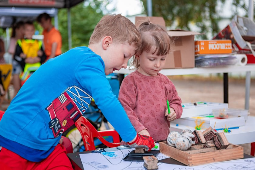 Piknik ZDiUM&nbsp;podczas otwarcia nowej trasy pieszo-rowerowej wzdłuż rzeki Oławy