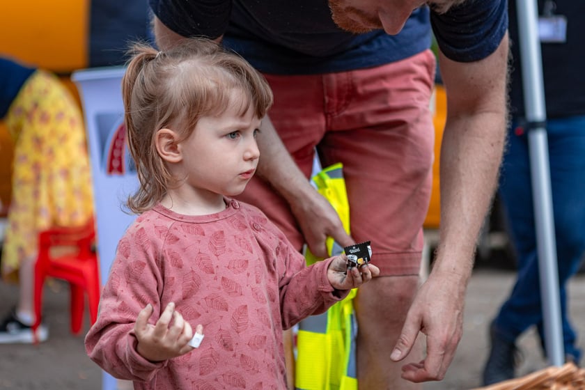 Piknik ZDiUM&nbsp;podczas otwarcia nowej trasy pieszo-rowerowej wzdłuż rzeki Oławy