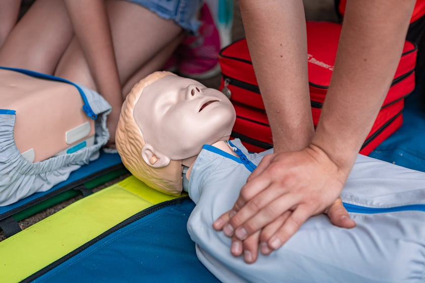 Piknik ZDiUM&nbsp;podczas otwarcia nowej trasy pieszo-rowerowej wzdłuż rzeki Oławy