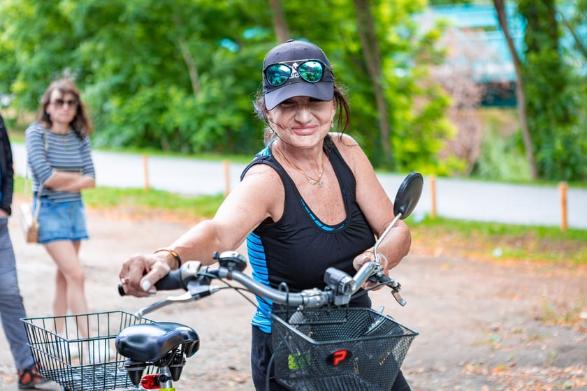 Piknik ZDiUM&nbsp;podczas otwarcia nowej trasy pieszo-rowerowej wzdłuż rzeki Oławy