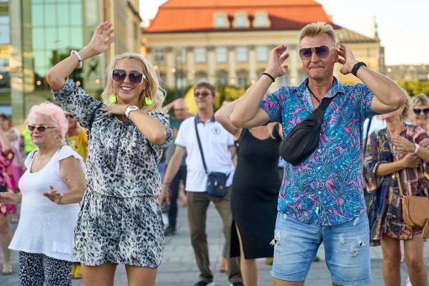 Wrocławska Potańcówka na placu Wolności - czerwiec 2024. „Domówka pod gwiazdami”
