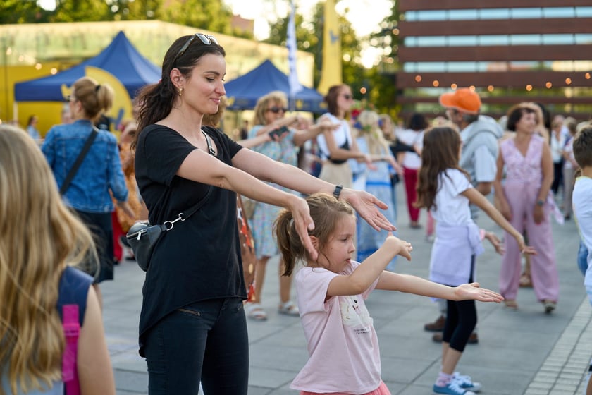 Wrocławska Potańcówka na placu Wolności - czerwiec 2024. „Domówka pod gwiazdami”
