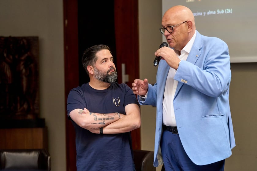 Juan Luis Fernandez i Maciej Dobrzyniecki podczas spotkania wrocławskiej branży gastronomicznej&nbsp;