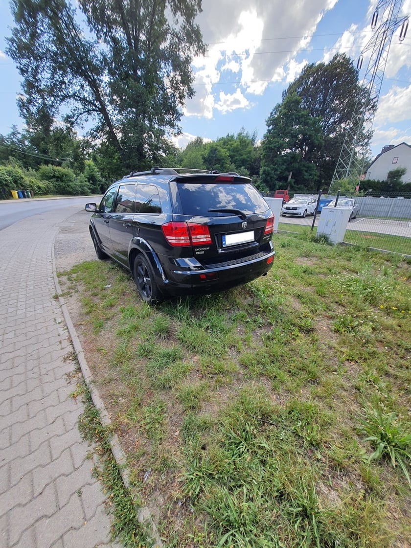 Przykłady niezgodnego z prawem parkowania