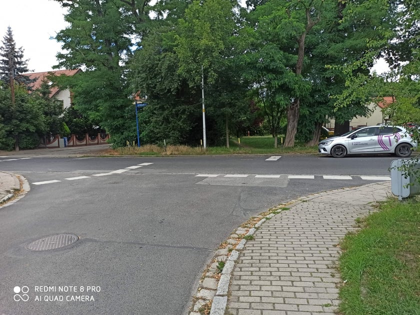 Przykłady niezgodnego z prawem parkowania