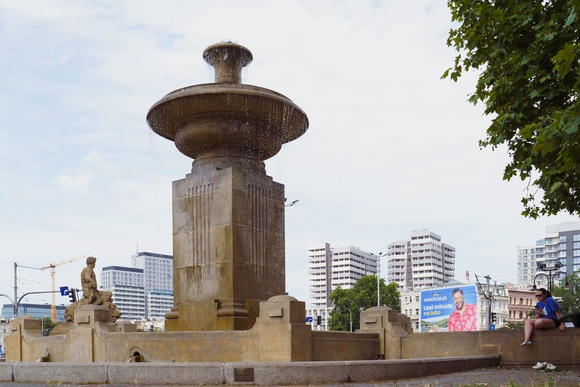 Fontanna Alegoria Walki i Zwycięstwa na placu Jana Pawła II