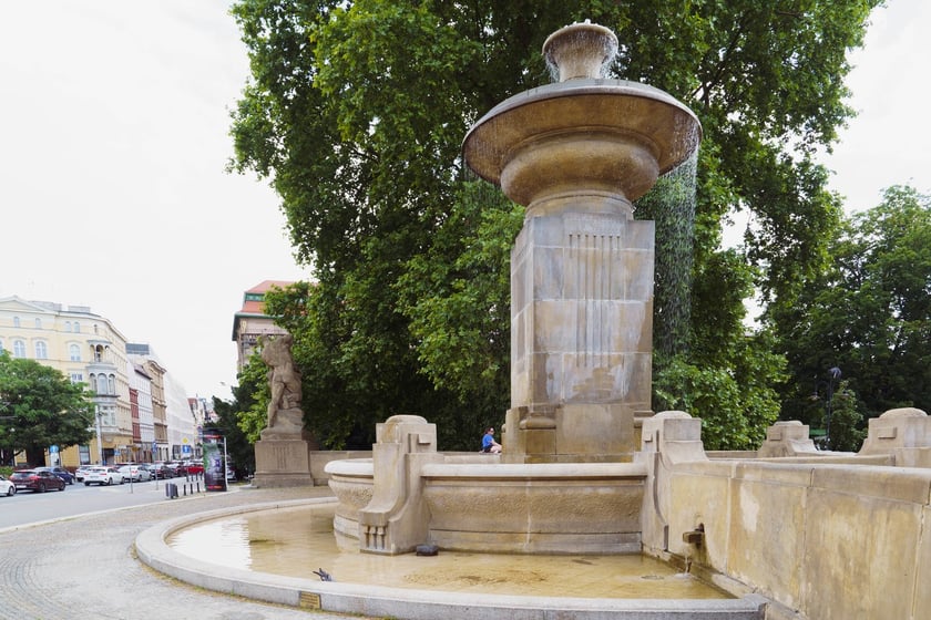 Fontanna Alegoria Walki i Zwycięstwa na placu Jana Pawła II