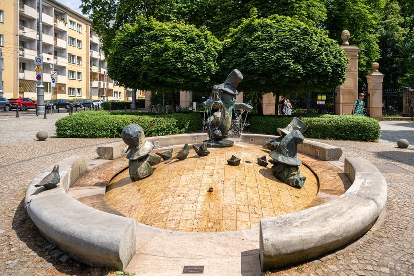 Fontanna przy Teatrze Lalek