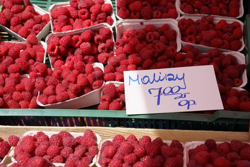 Plac na dworcu Świebodzkim w niedzielę handlową