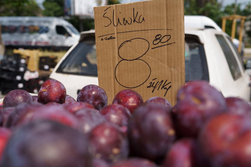 Plac na dworcu Świebodzkim w niedzielę handlową