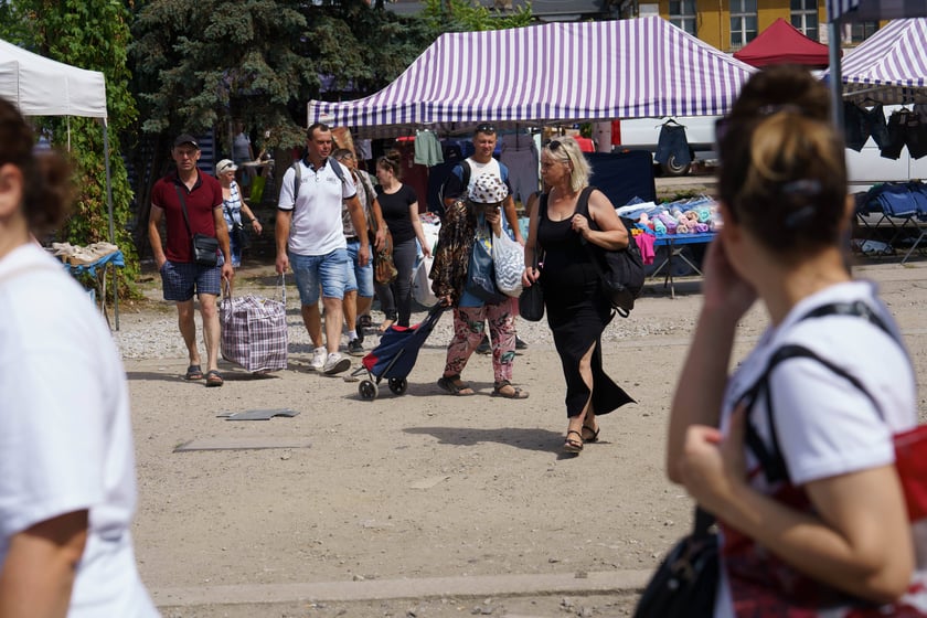 Plac na dworcu Świebodzkim w niedzielę handlową