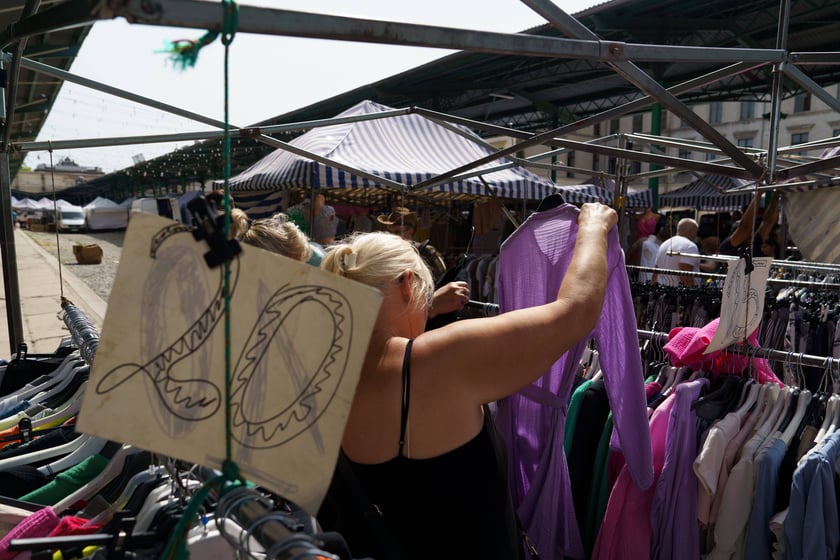 Plac na dworcu Świebodzkim w niedzielę handlową