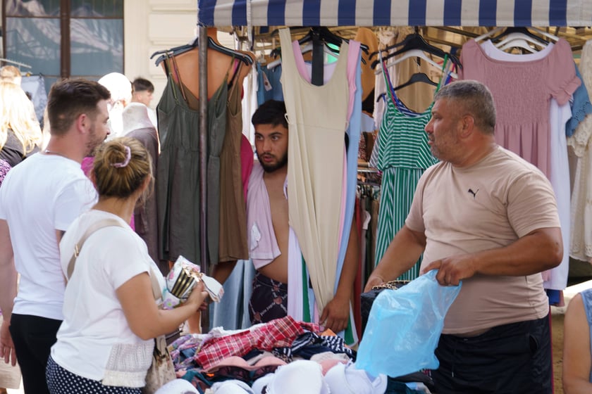 Plac na dworcu Świebodzkim w niedzielę handlową