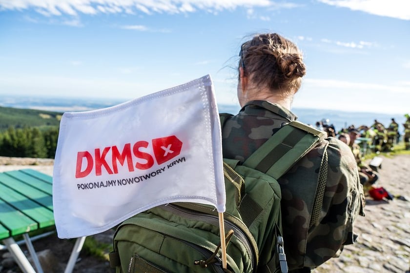 998 strażaków z całej Polski zdobyło Śnieżkę. Promowali dawstwo szpiku