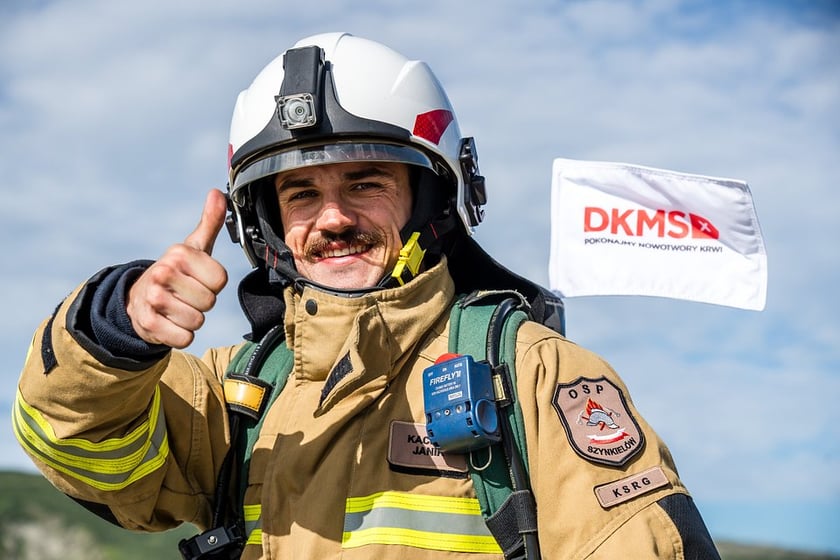998 strażaków z całej Polski zdobyło Śnieżkę. Promowali dawstwo szpiku