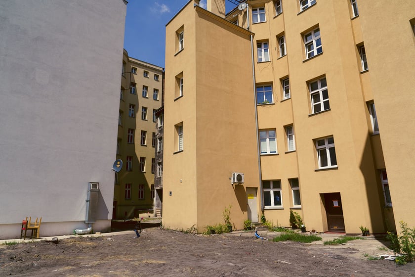 Trwający obecnie remont podwórka na Przedmieściu Oławskim