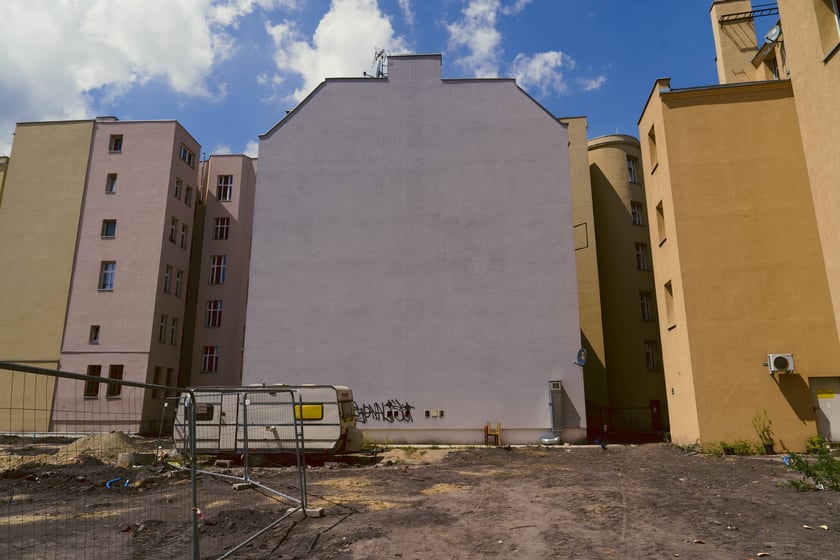 Trwający obecnie remont podwórka na Przedmieściu Oławskim