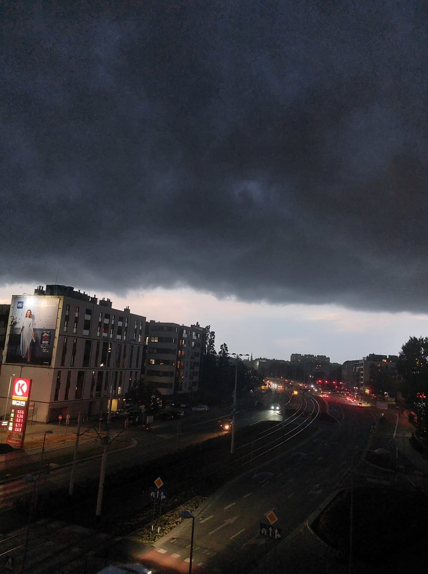 Burzowe niebo nad Wrocławiem 10 lipca