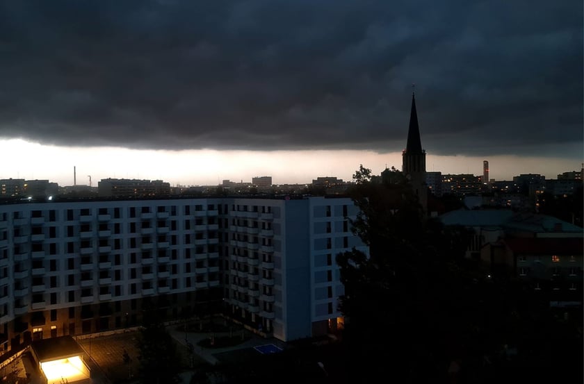 Burzowe niebo nad Wrocławiem 10 lipca