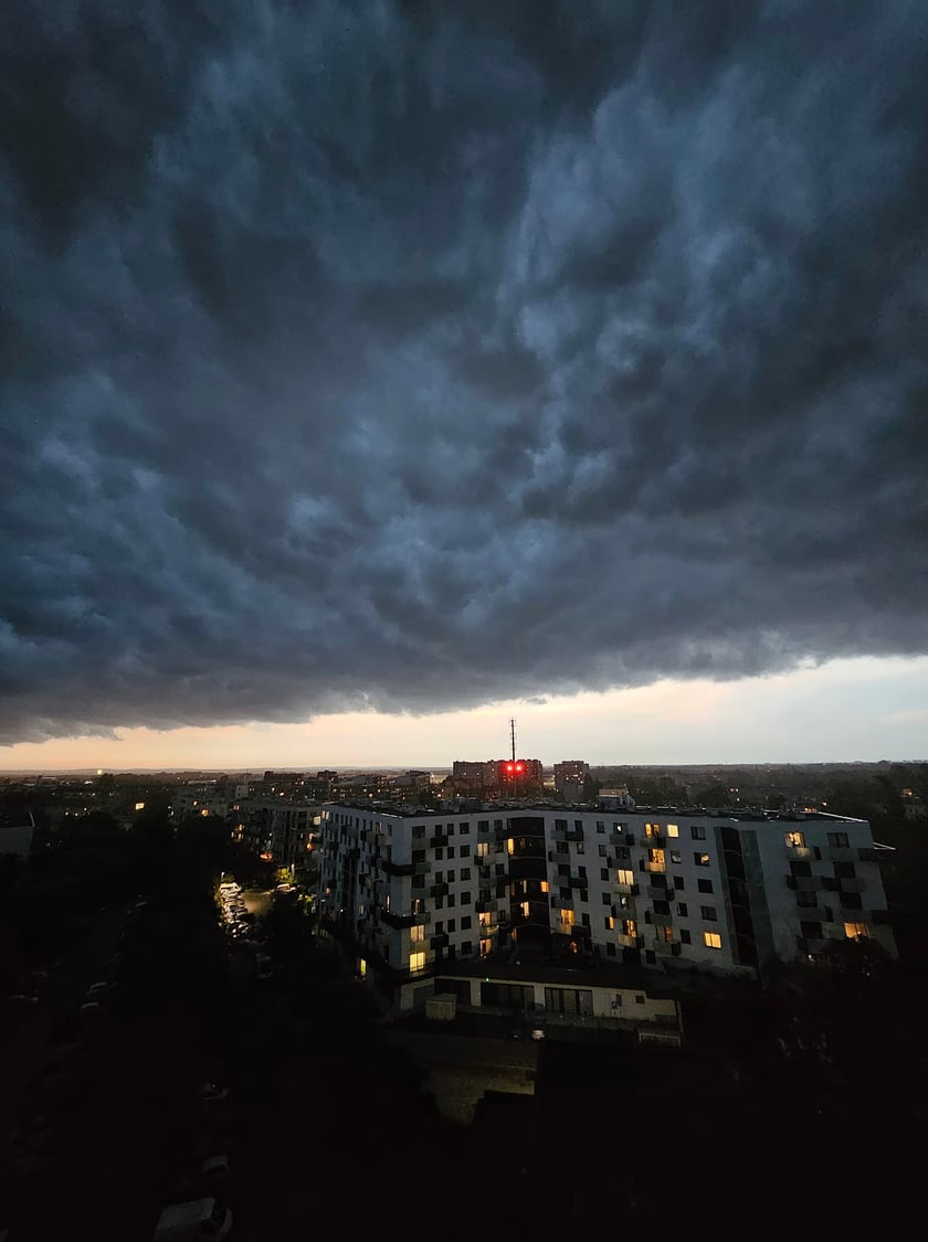 Burzowe niebo nad Wrocławiem 10 lipca