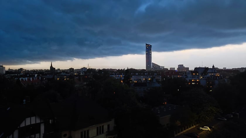 Burzowe niebo nad Wrocławiem 10 lipca