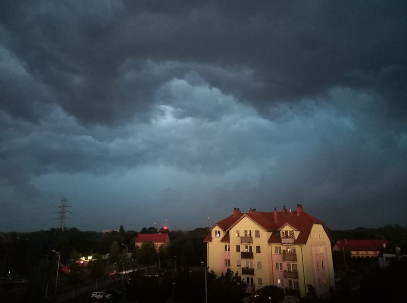 Burzowe niebo nad Wrocławiem 10 lipca